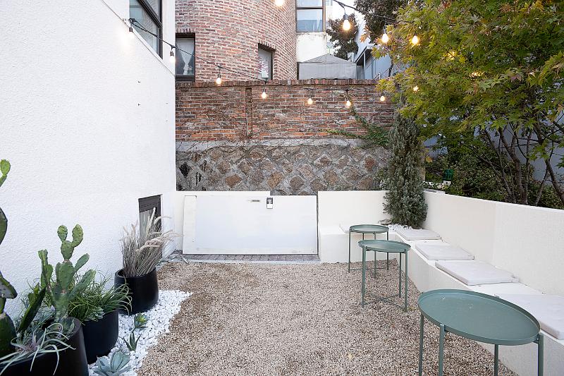 25 坪高级现代咖啡厅设计案例-13