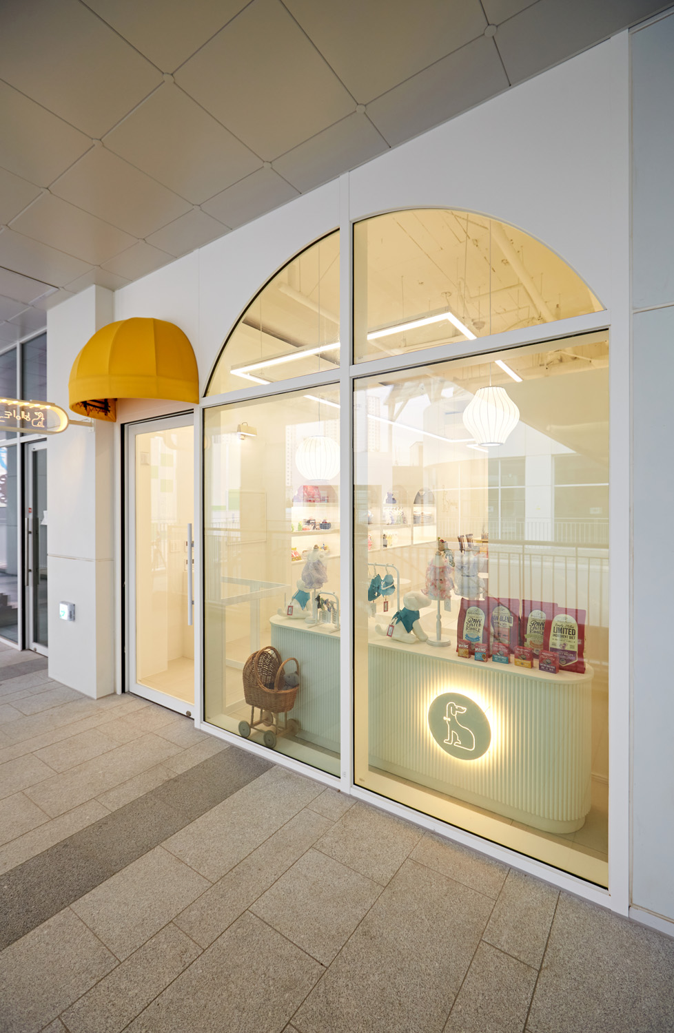 白色与木色的极简之美 | 13 坪小空间的餐厅设计-16