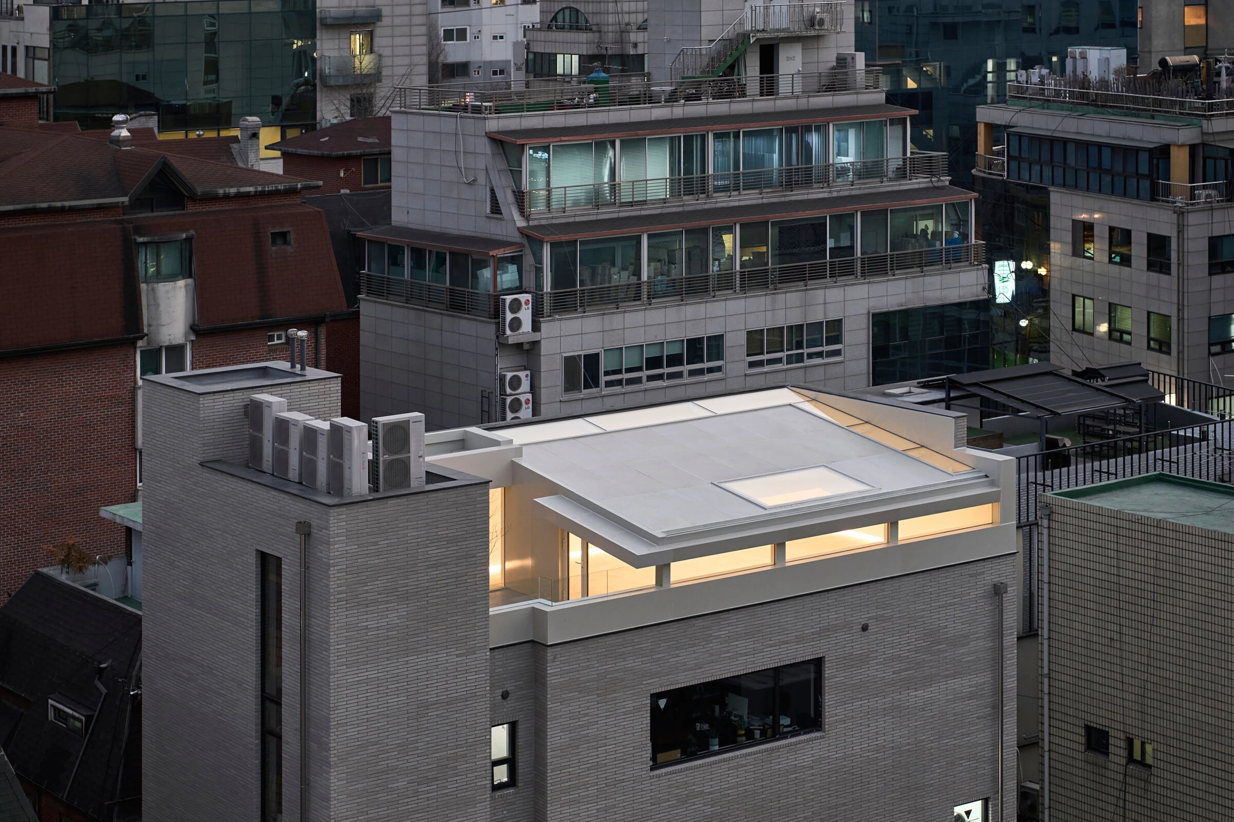 首尔 Nonhyeondong Rooftop 极简空间设计丨韩国首尔丨Space matter-27