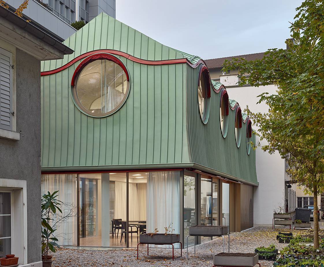 瑞士 Zurich St Peter & Paul 退休中心庭院办公建筑-11