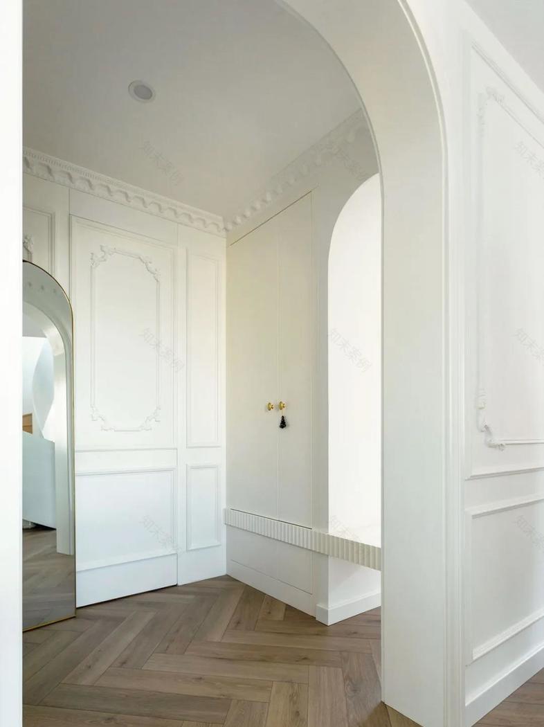 法式旋转楼梯公寓-4