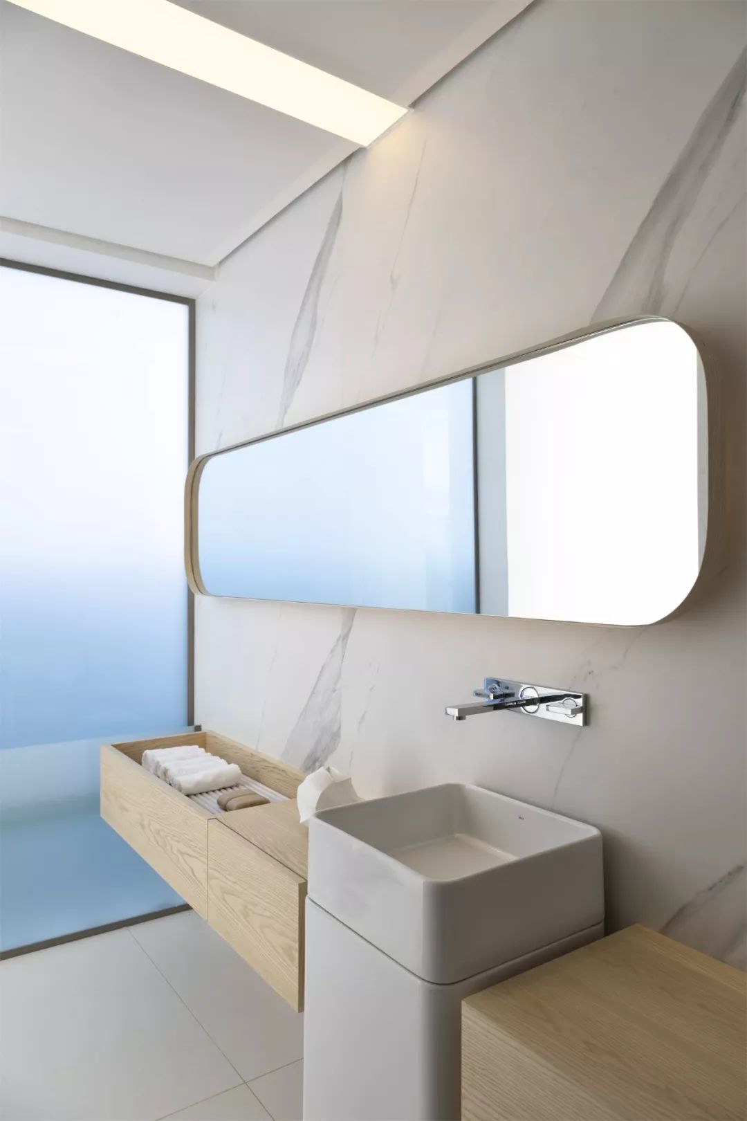 两个集装箱改造的极简主义微型住宅  Marilia Pellegrin-14