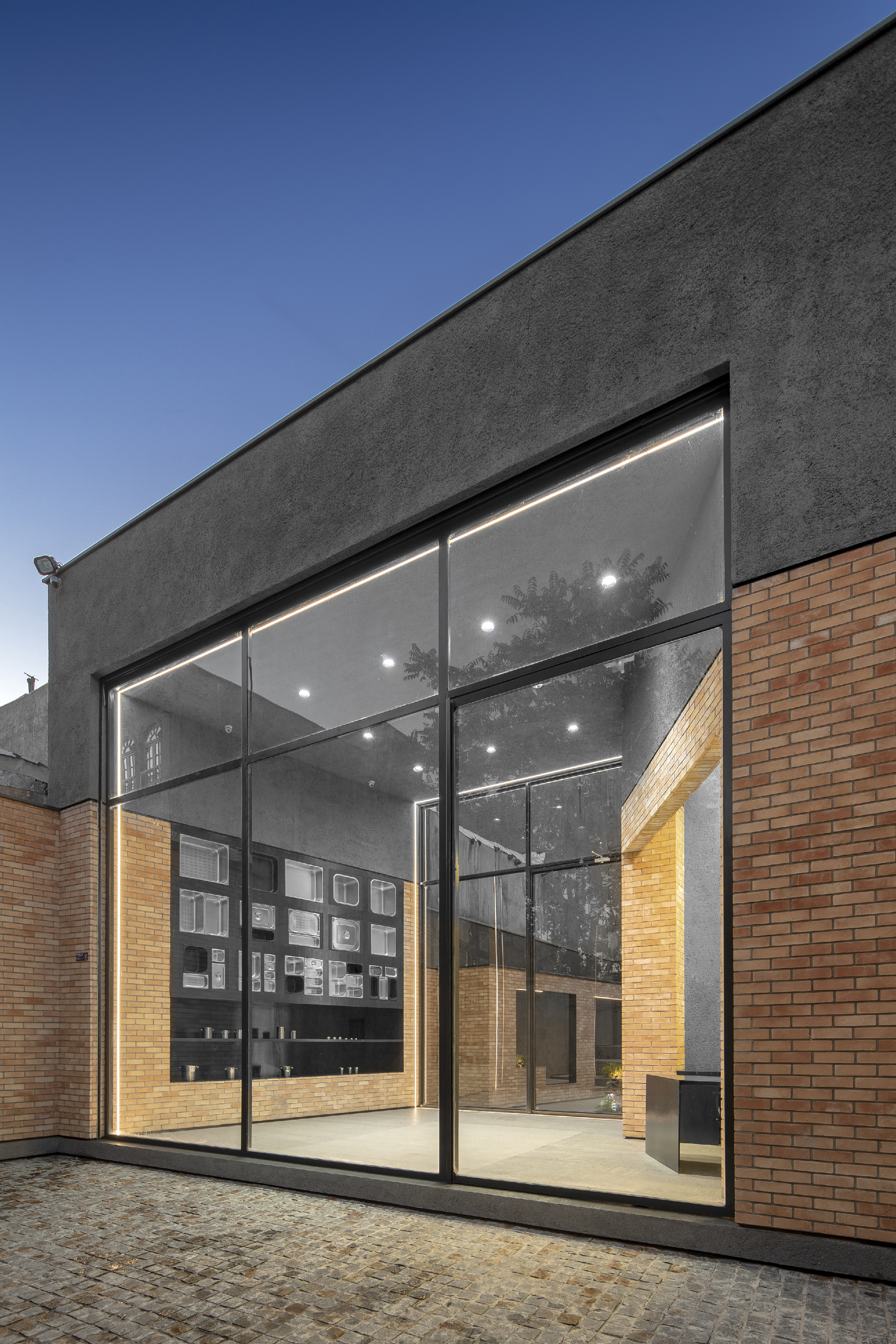 Tehran 老城区的钢铁展示空间-32