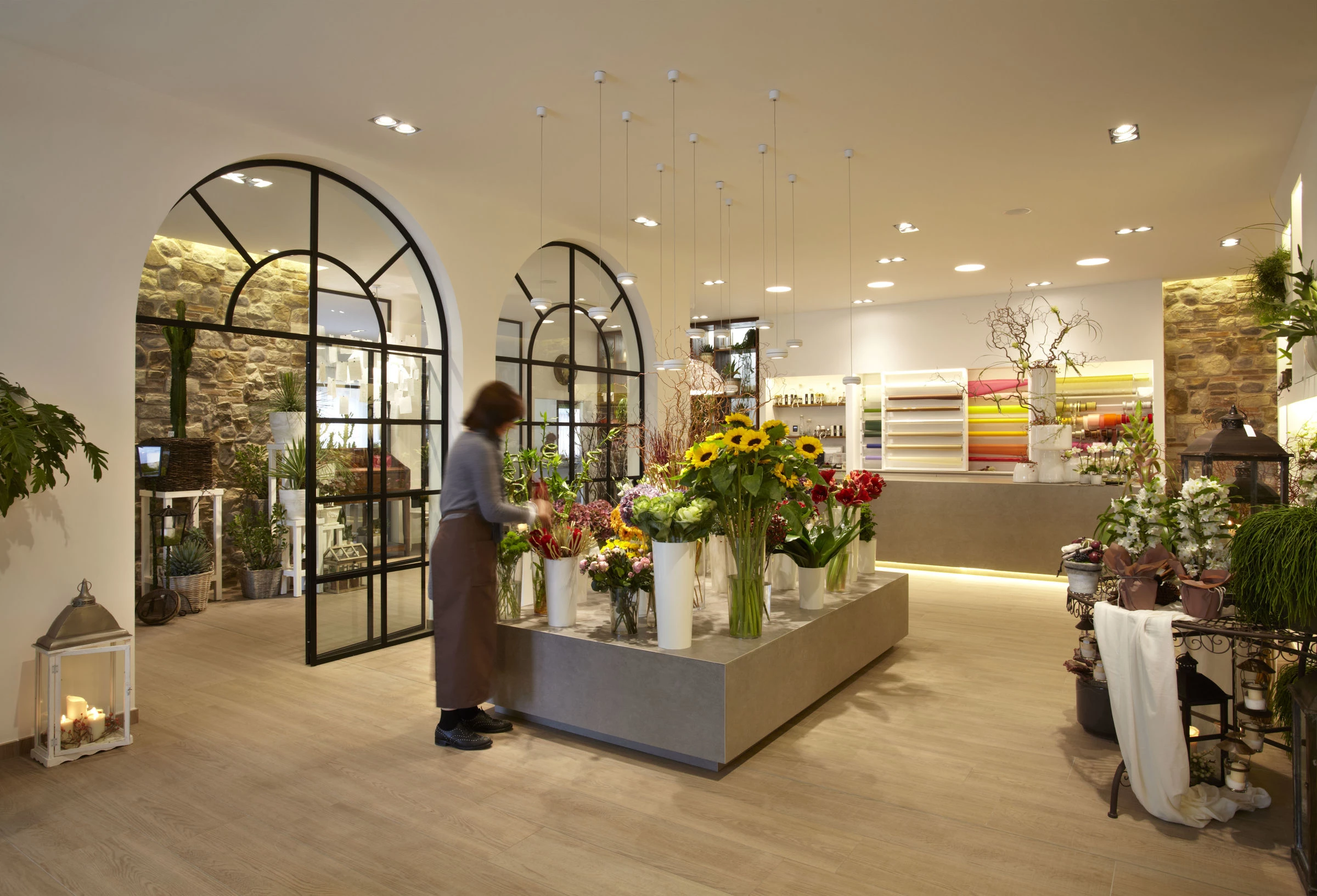 意大利 Zubini 花店,绿色建筑与家居美学的融合-13