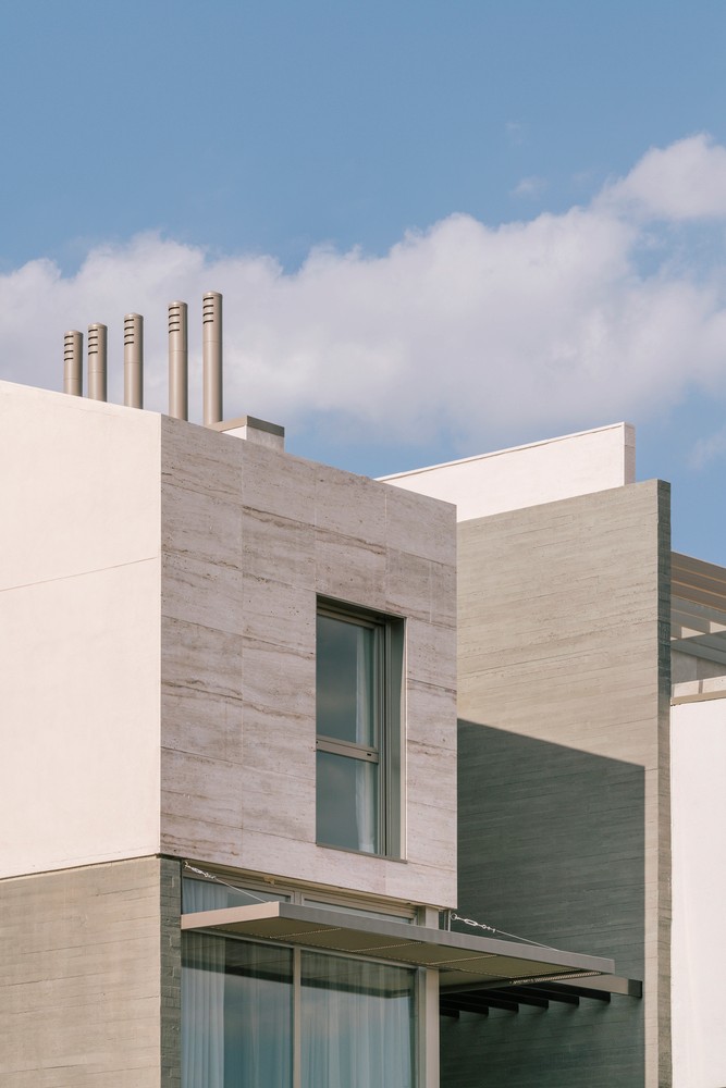 马德里锯齿形屋顶住宅-21