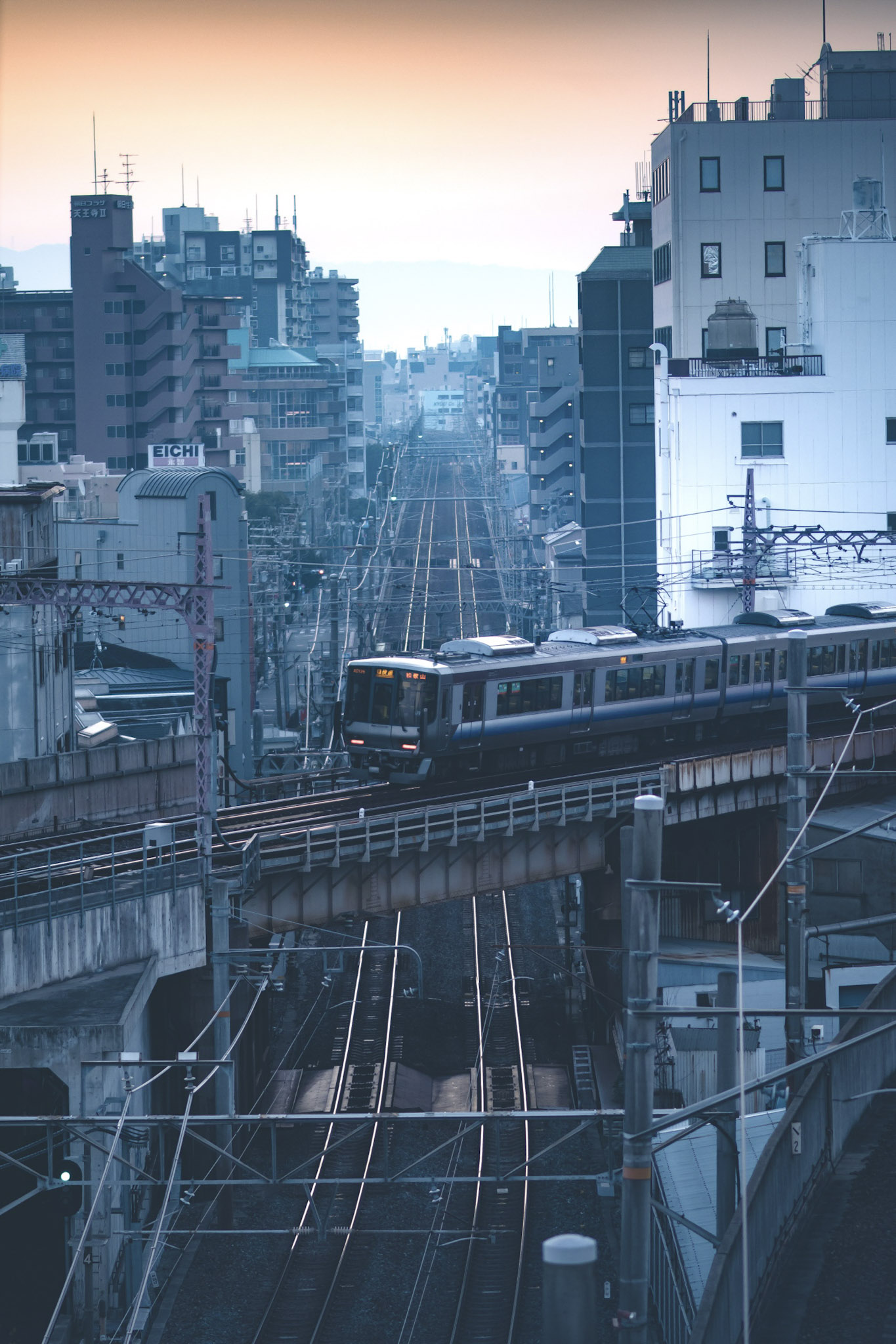 街が動き出す頃-2