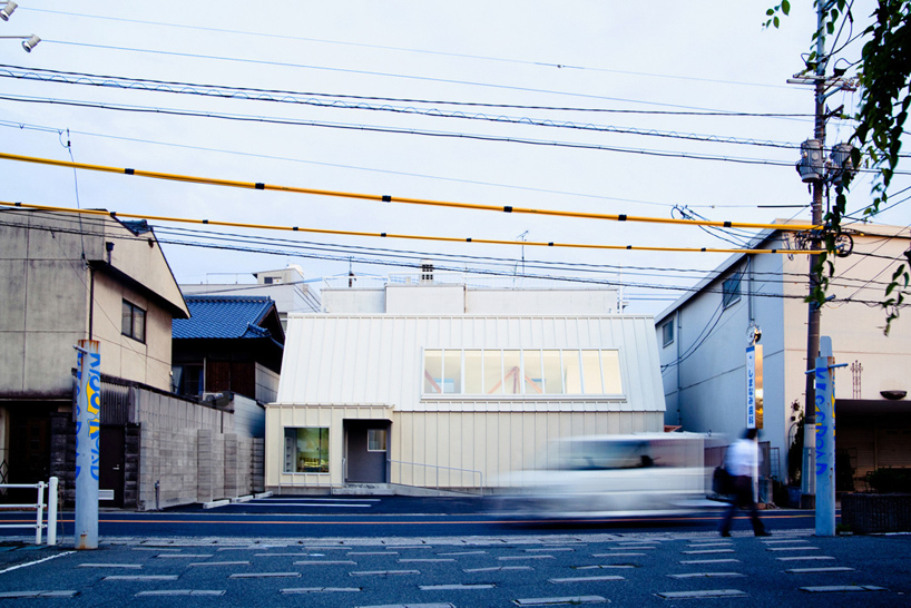 巨型天窗的牙医诊所丨日本广岛丨大石雅之建筑设计事务所-0