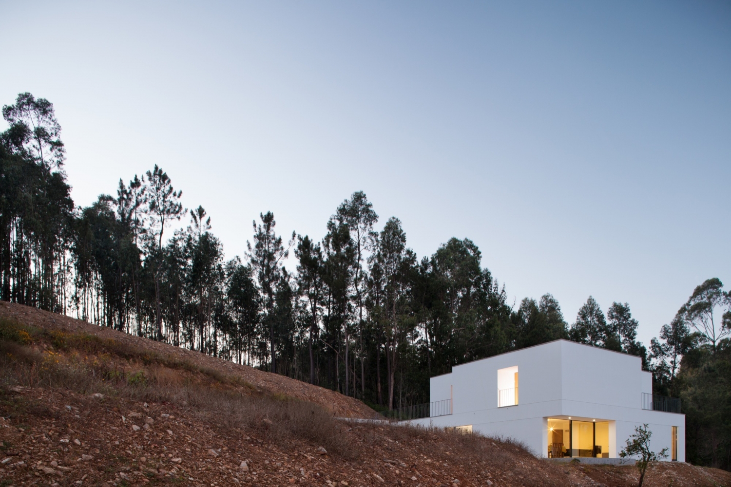 葡萄牙 Agueda 住宅——地形与空间的完美融合-24