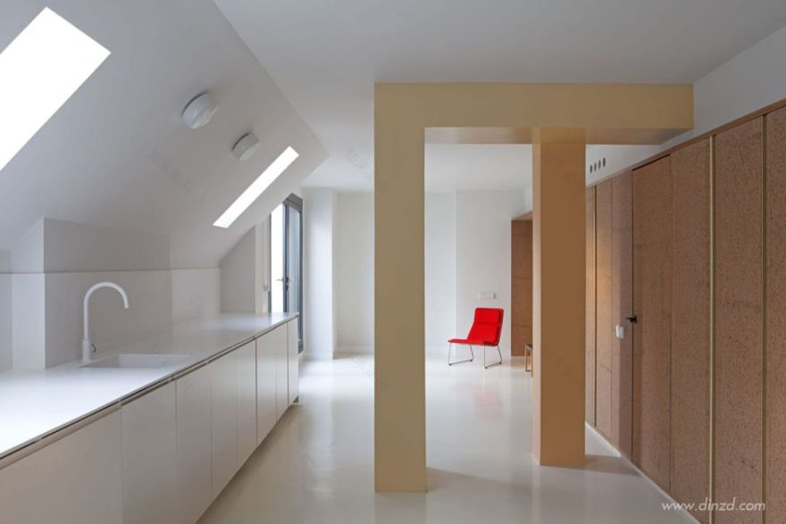 马德里阁楼翻新 | 软木与橡胶的可持续奇迹-3