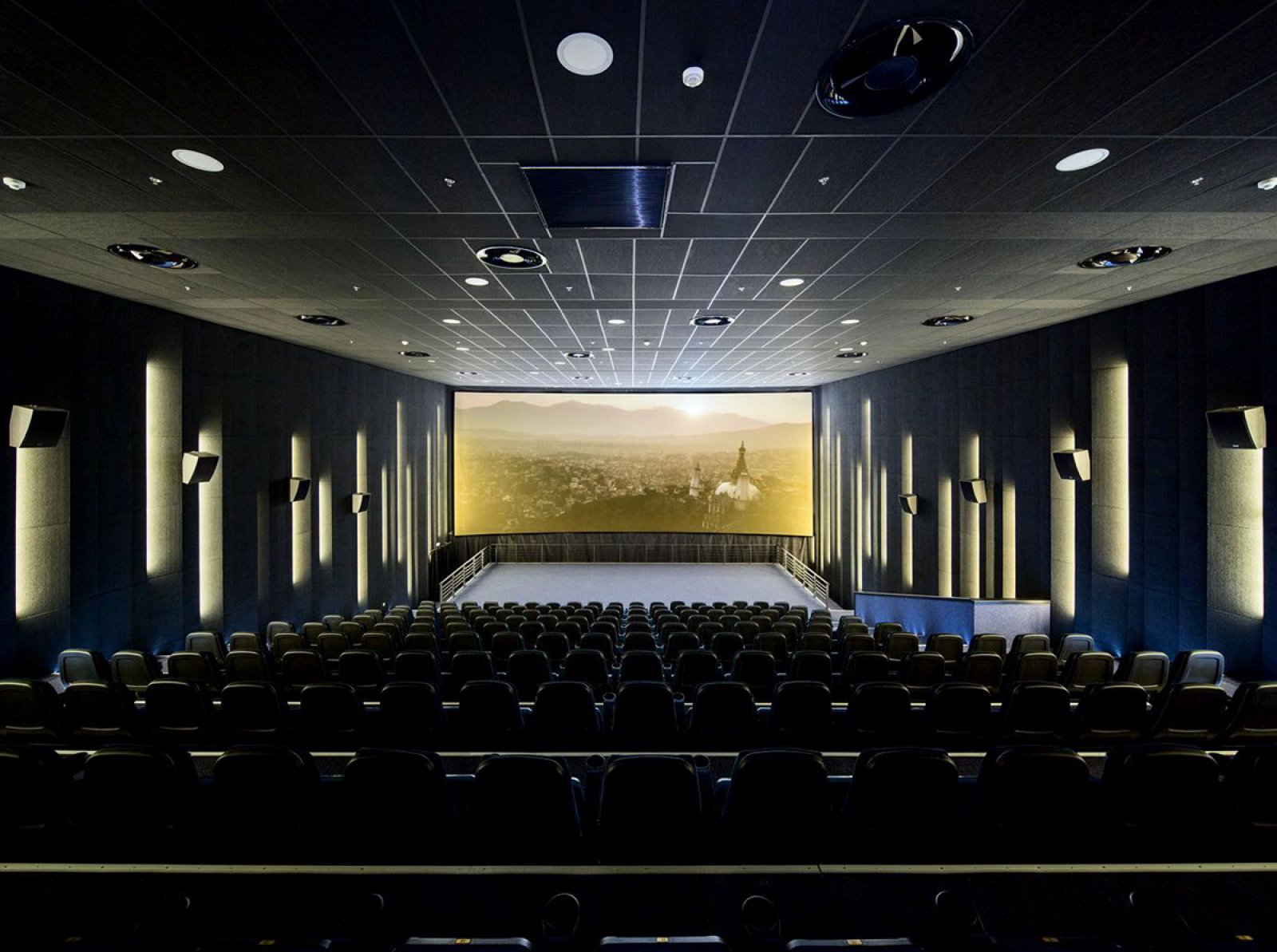 Multiplex Atmocphere—2000㎡基辅未来感电影院-9