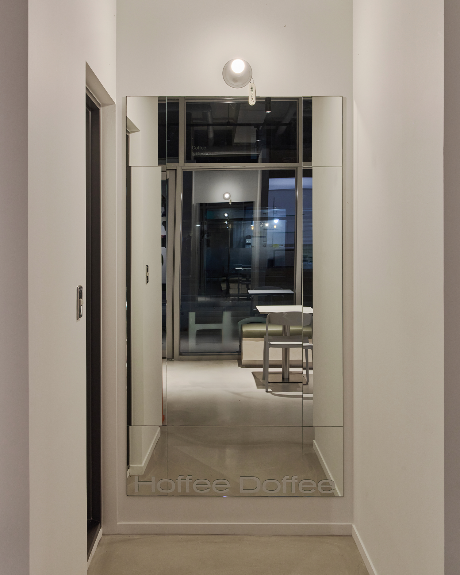 由于 Hoffee Doffee 不是常见的英文词汇组合，没有明确的、约定俗成的含义，难以准确翻译这可能是一个自创的品牌名、昵称或特定情境下使用的词语因此，无法提供准确翻译 丨Docent Design-18