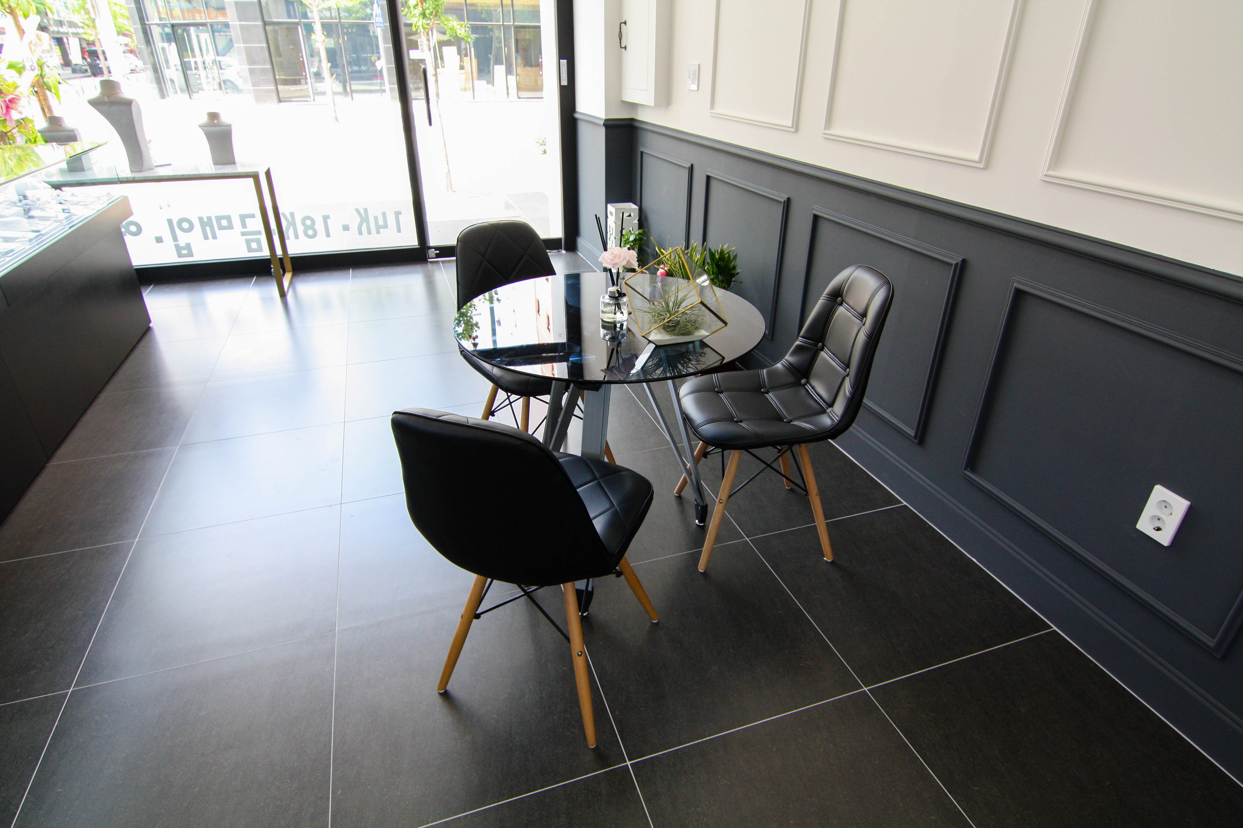 现代简约风婚庆珠宝店设计-8