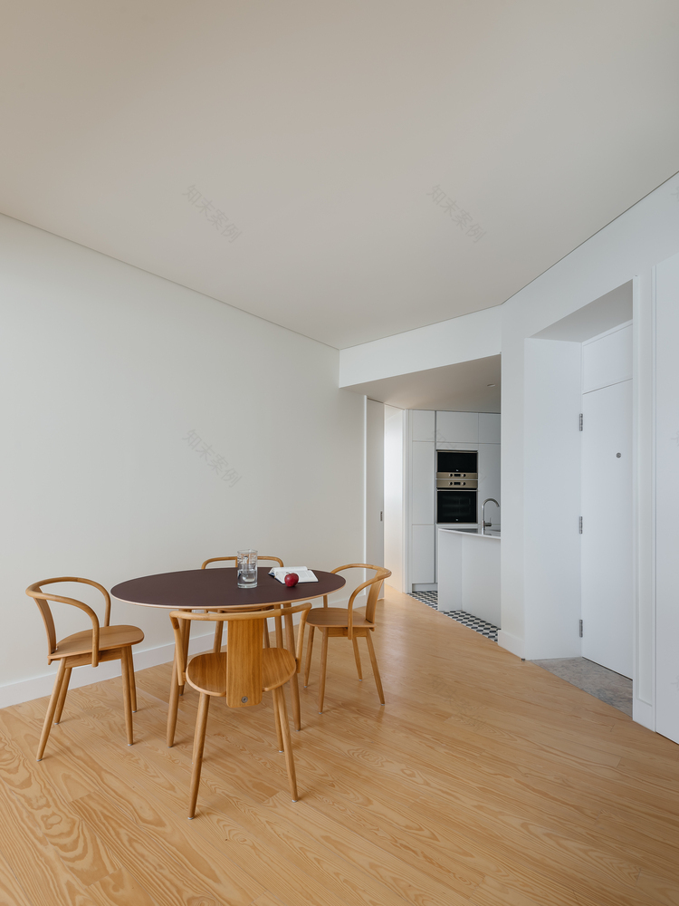 葡萄牙里斯本百年建筑翻新变身时尚住宅-28