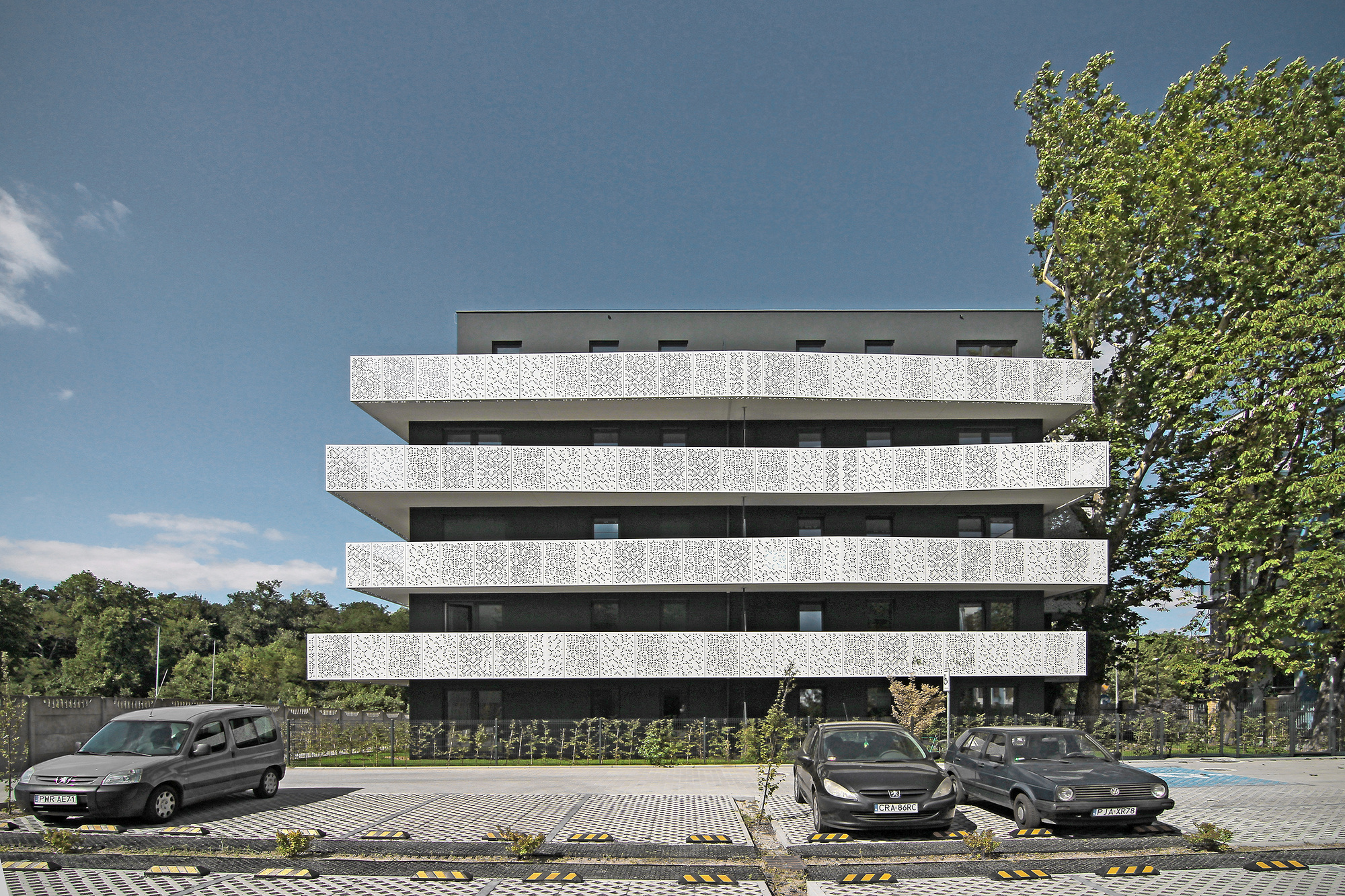 波兰 Neostudio Architekci 公寓建筑 | “高层露台”的多功能住宅设计-11