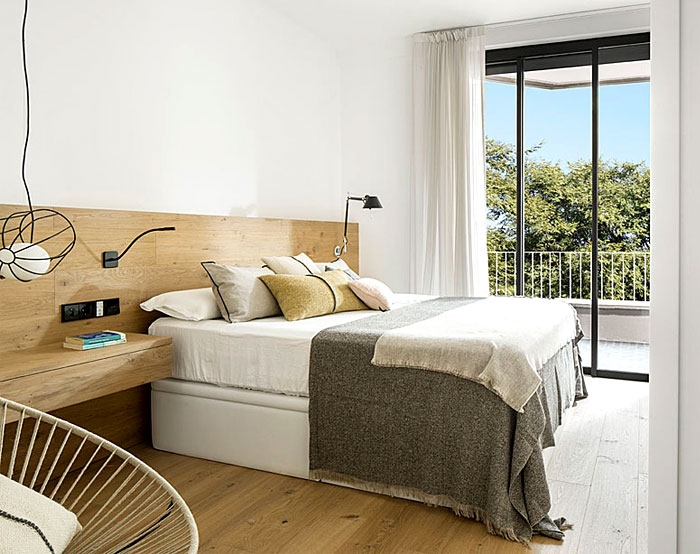 巴塞罗那：自然美景与现代艺术相连的独立住宅-17