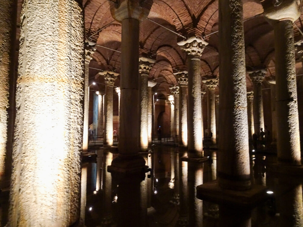 イスタンブールの地下宮殿(伊斯坦布尔的地下宫殿)丨不明-40