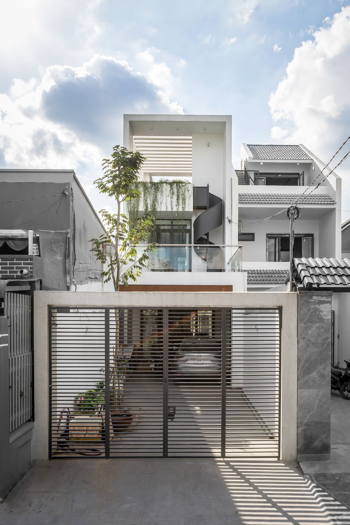 绿色桥梁连接多世代家庭-48