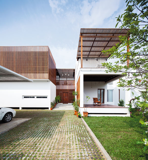 บ้านปูนผสมไม้ สไตล์โมเดิร์นที่เปิดใต้ถุงโล่งแบบไทยๆ-บ้านและสวน-3