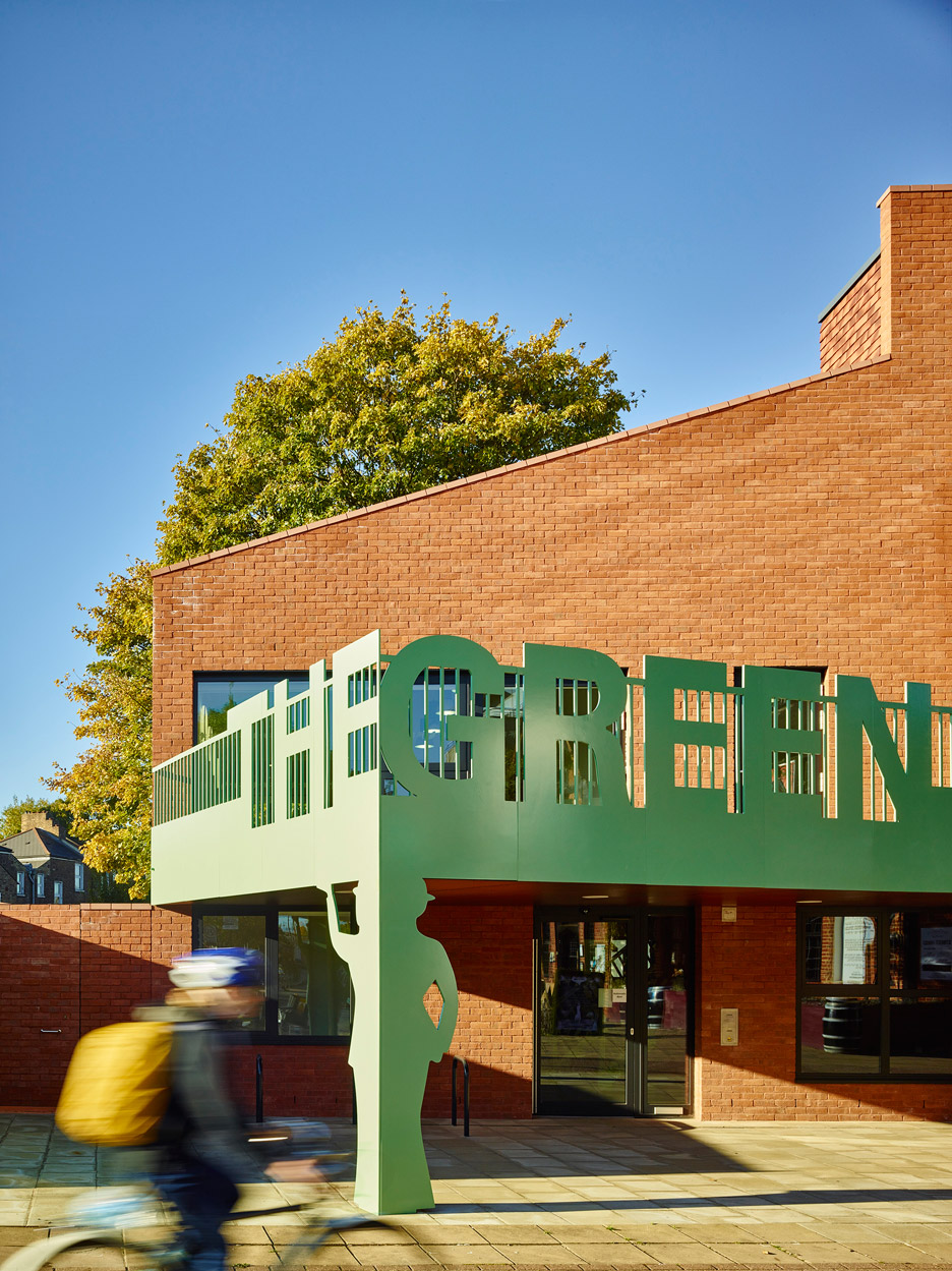 由 AOC 打造的绿色社区中心-5