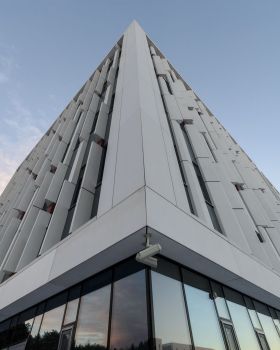 维尔纽斯大学生命科学中心 | 模块化设计构建灵动空间