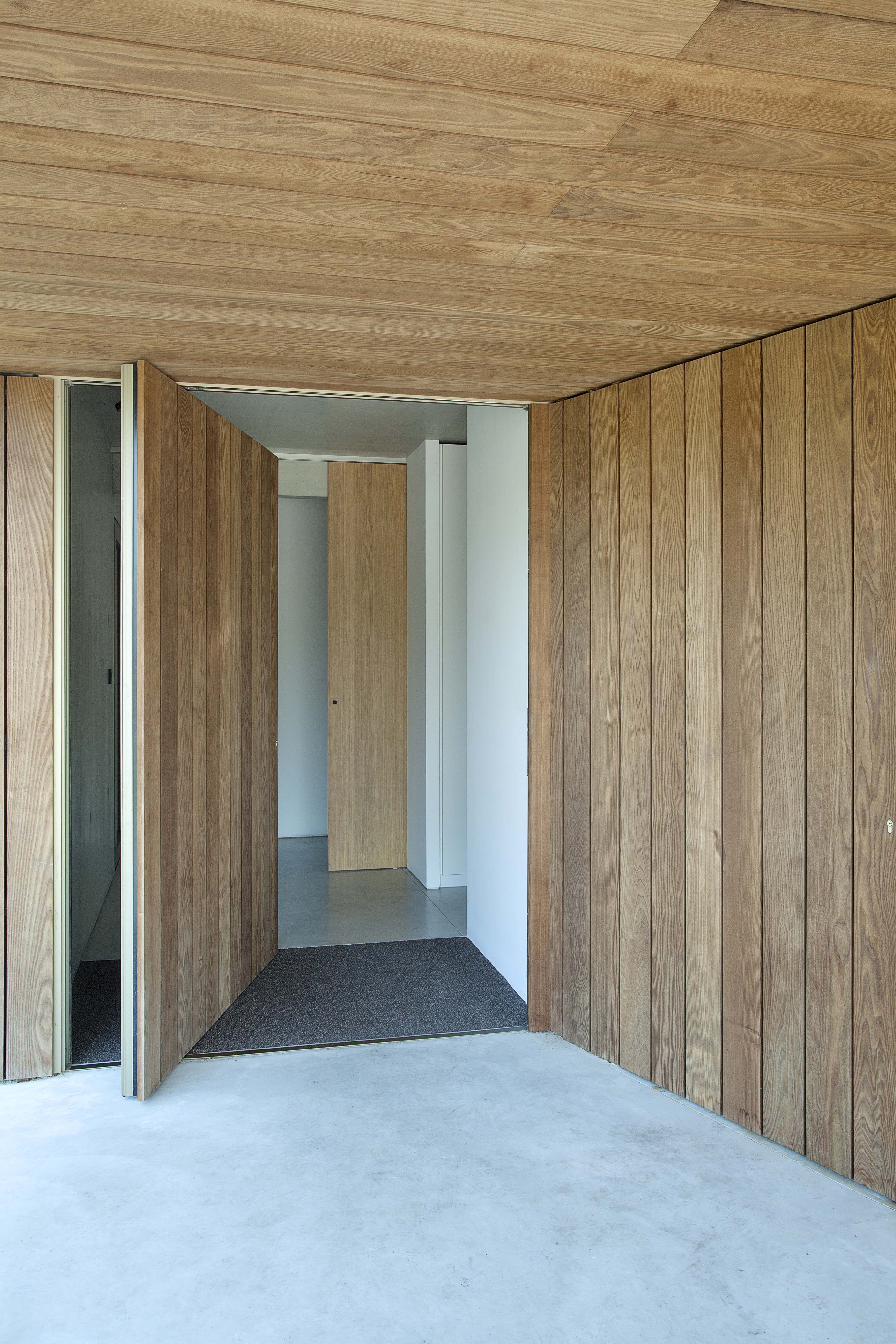 concrete house around a central courtyard-13