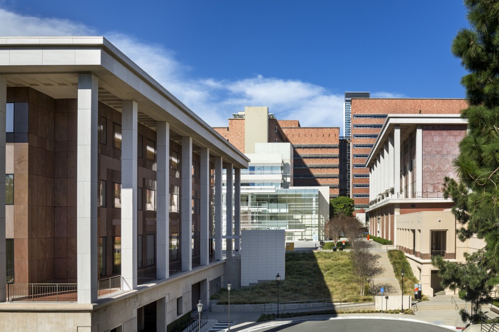 Edie and Lew Wasserman Building, University of California  Richard Meier-5