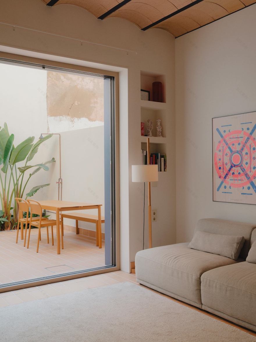 Antònia & Roger: A Narrow Barcelona House Shaped For Family Life-3