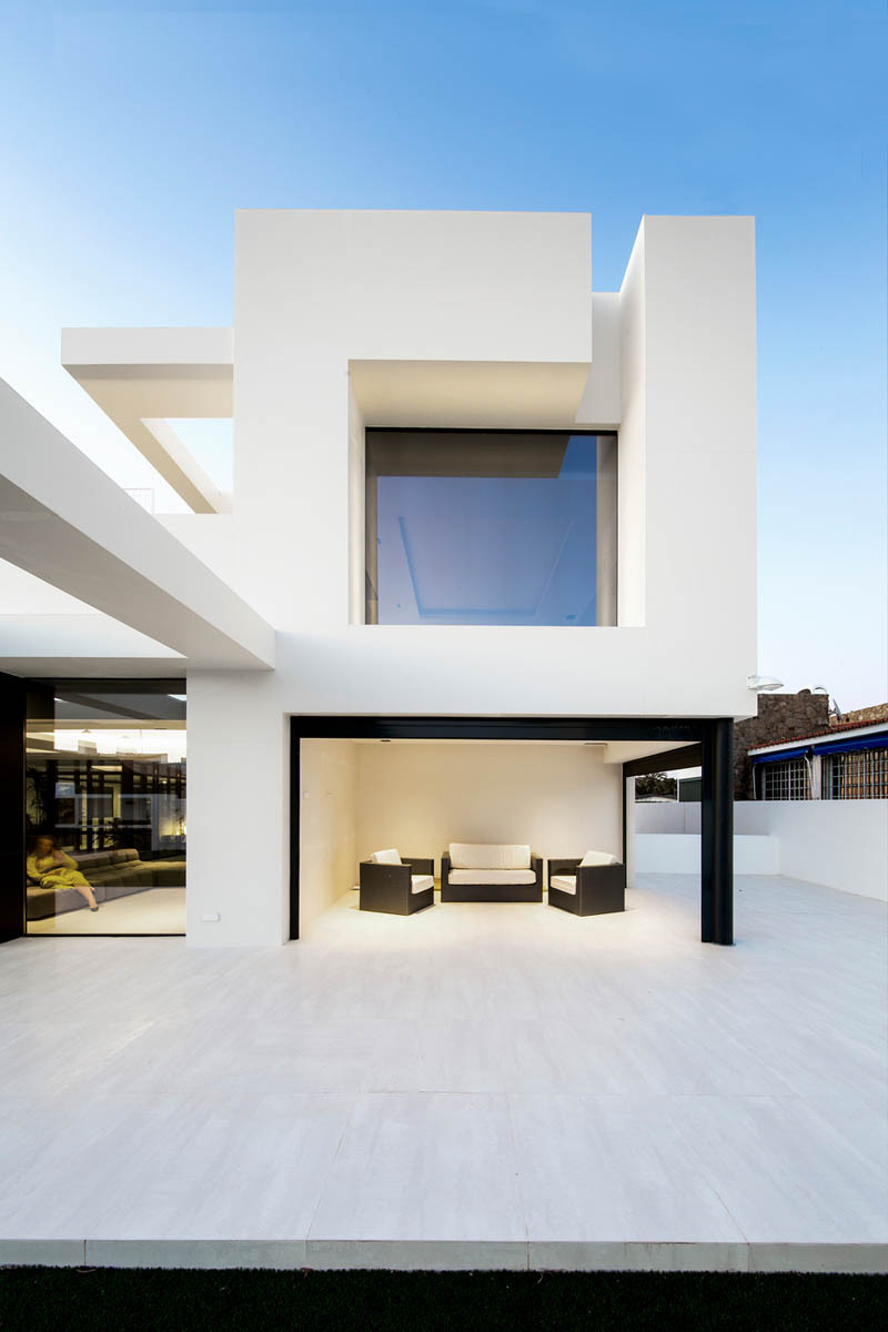 西班牙加的斯镇海滨别墅设计-7