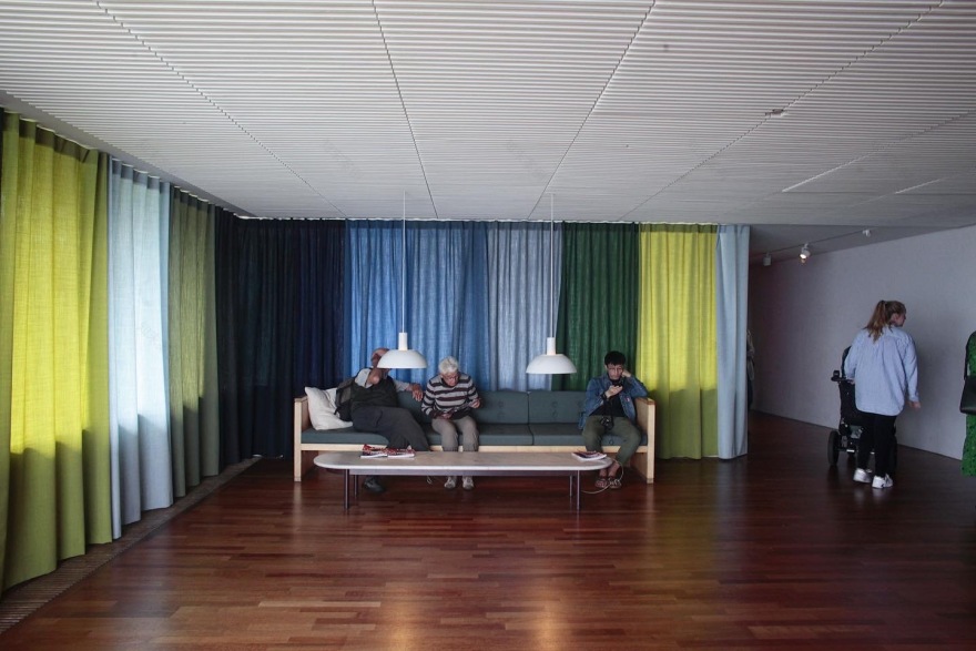 デンマークの海岸線に位置する世界一美しいと称される環境に溶け込む美術館「ルイジアナ美術館」 - #casa-35