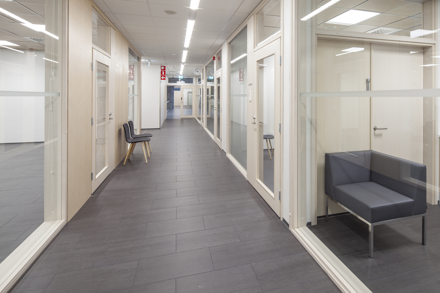 芬兰 Lehtikangas 学校、图书馆和幼儿园的多功能设计-46