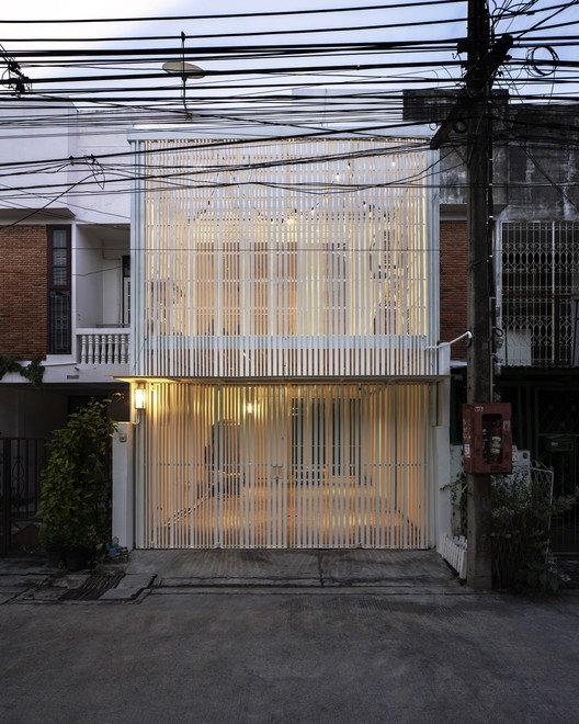 曼谷 80 年代联排别墅翻新 打造开放式高隐私家居-2