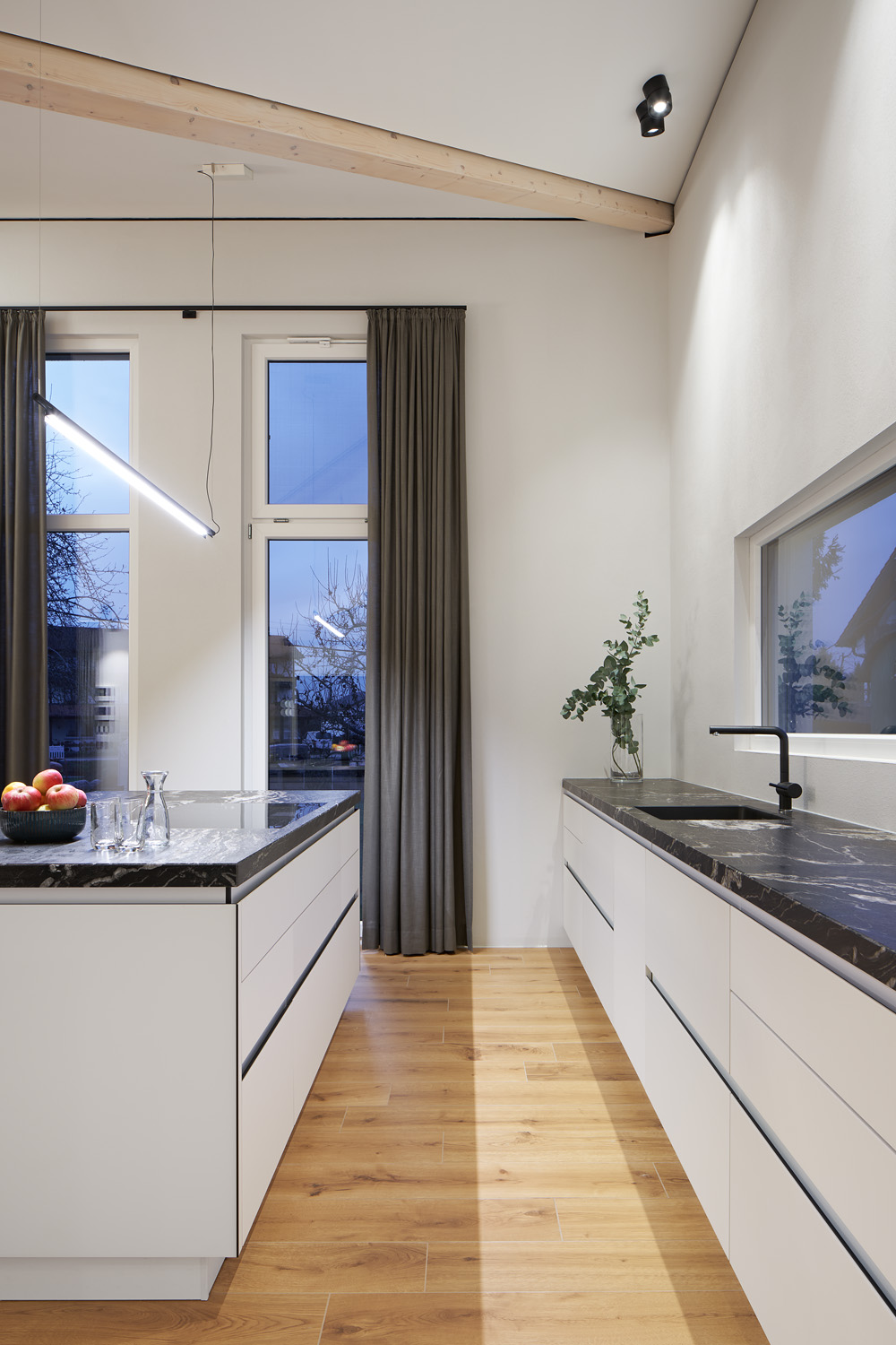 带开放式布局的独栋住宅  buerohauser-61