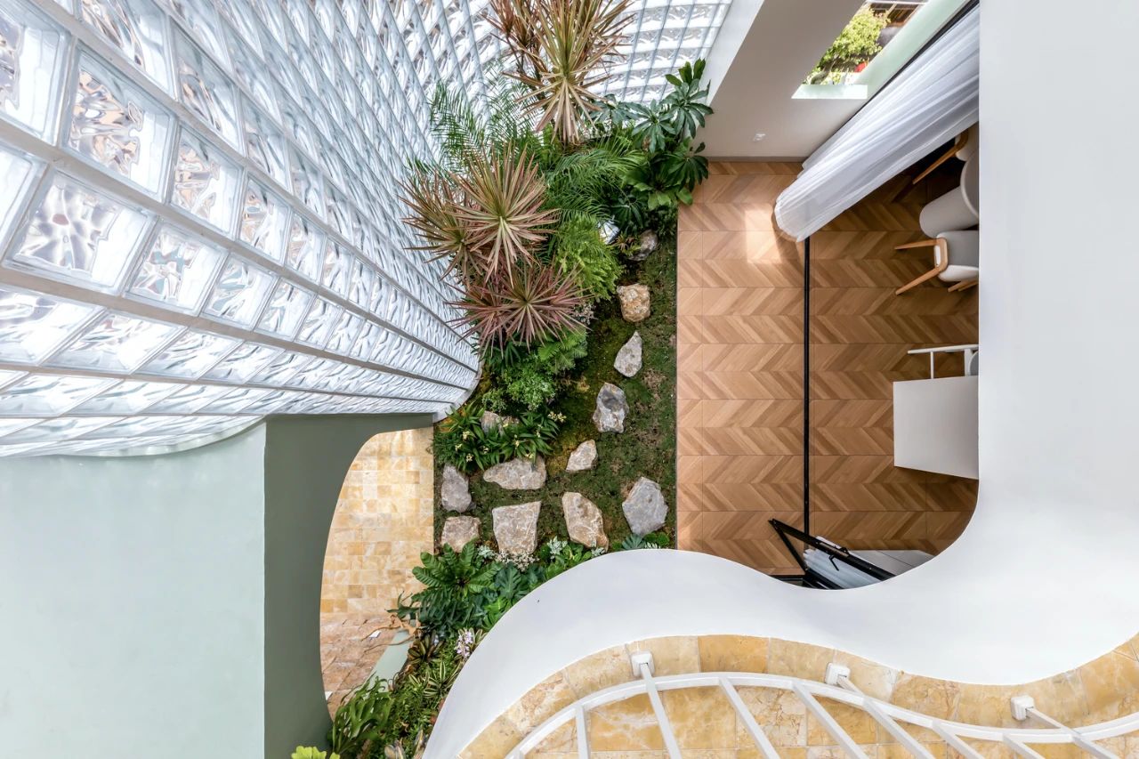 隐于城市，通透于心，3000块玻璃砖，拼出一个浪漫到不真实的家-36