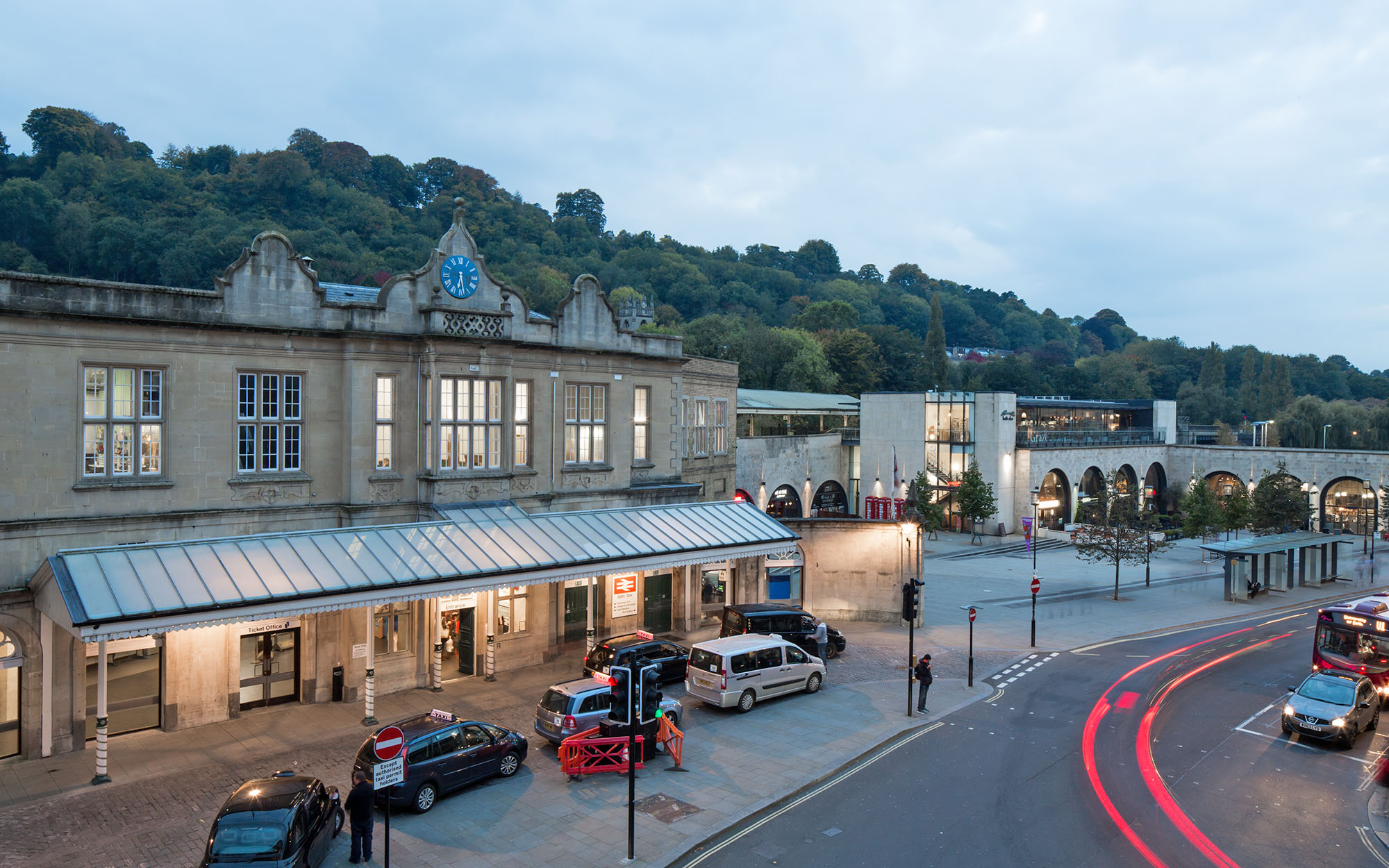 
                    Bath Spa Railway Station & Transport Interchange
                -5