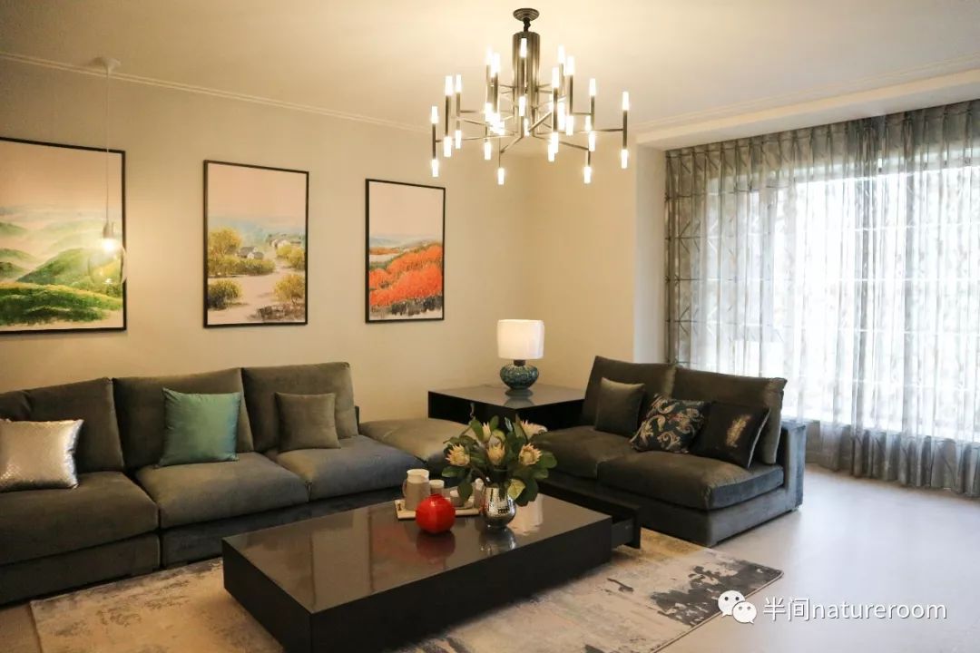 《半间软装设计》打造繁华静谧的现代港式家居-1