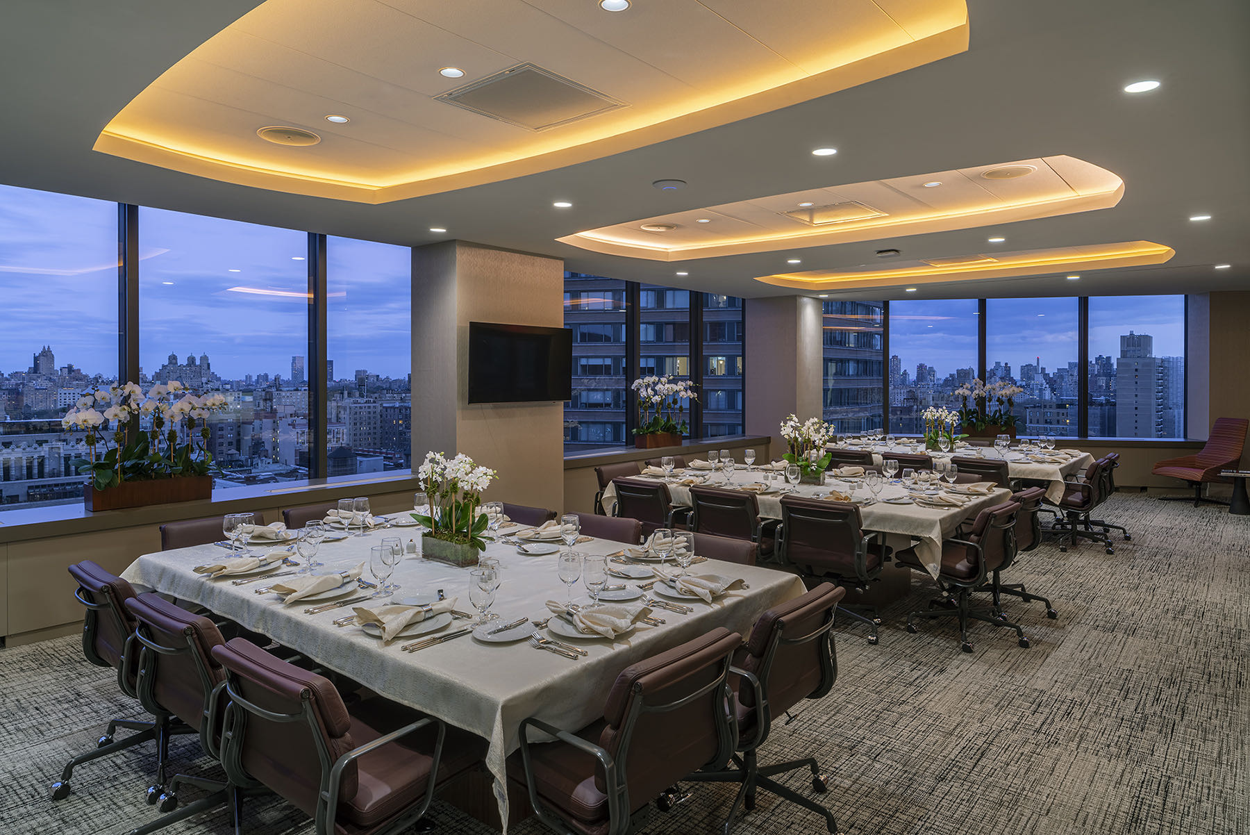 A Look Inside Tiger 21’s Elegant New NYC Office - Officelovin'-6