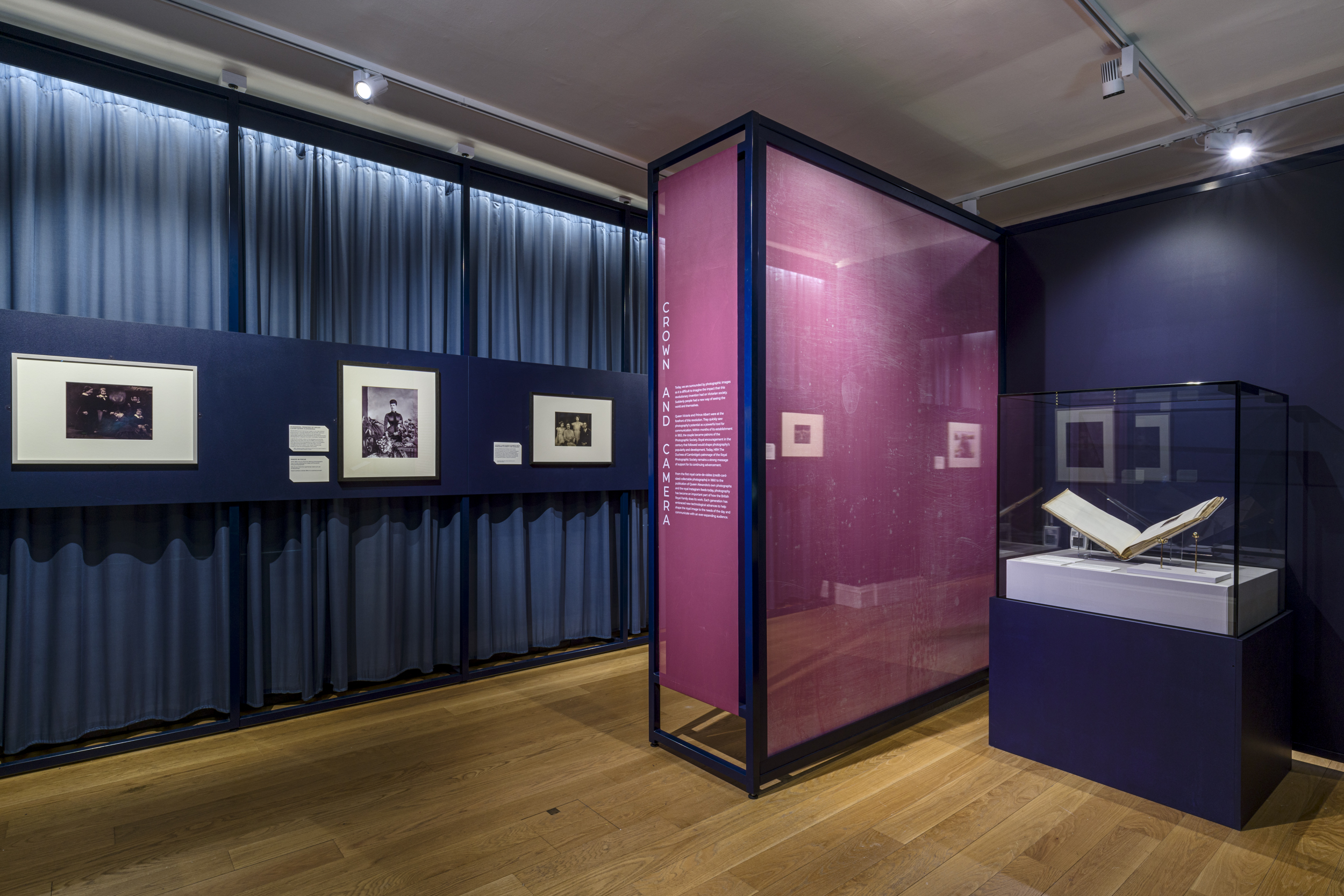 伦敦肯辛顿宫摄影艺术展丨英国伦敦丨Nissen Richards Studio-25