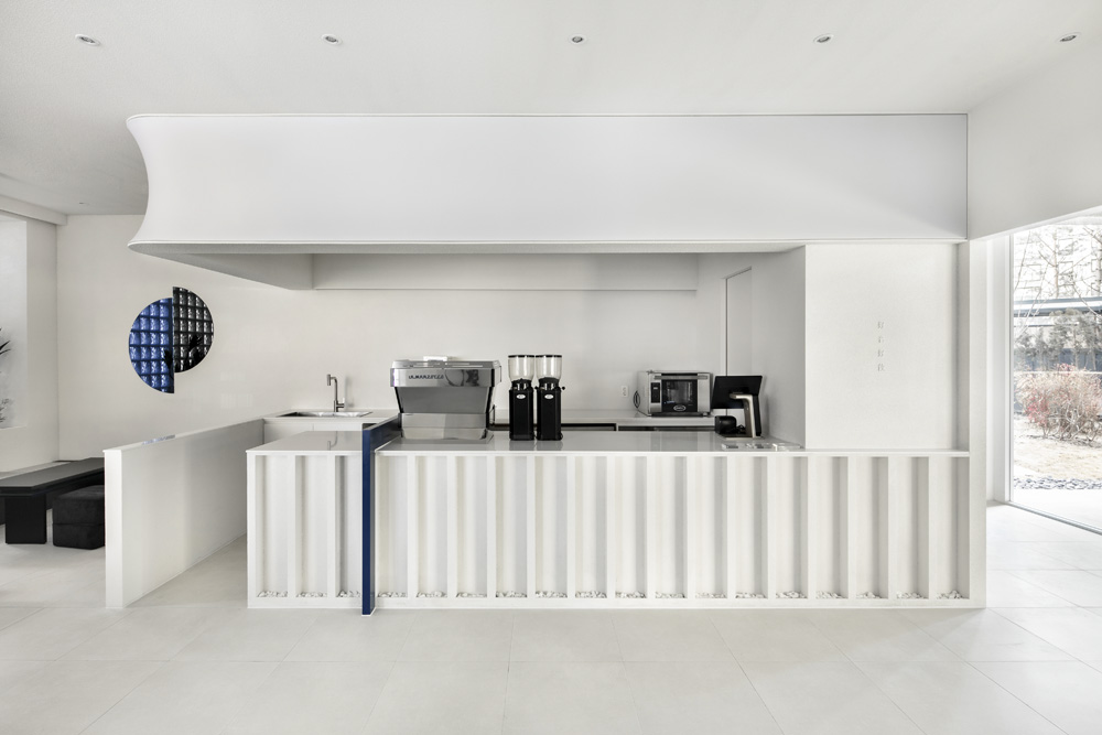 韩国南阳洲 24 平米小户型，极简黑白风迷你家具设计-11