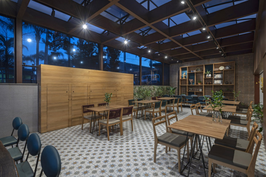 老大(2019) 或 头目(2019) 或 首领(2019) 或 头儿(2019) 或 霸主(2019) 或 大老板(2019) 或 巨头(2019) 或 大亨(2019)-23