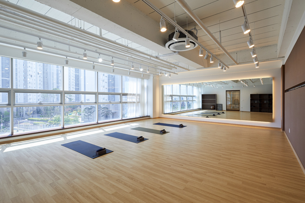 现代简约风 45 平米瑜伽馆设计-2