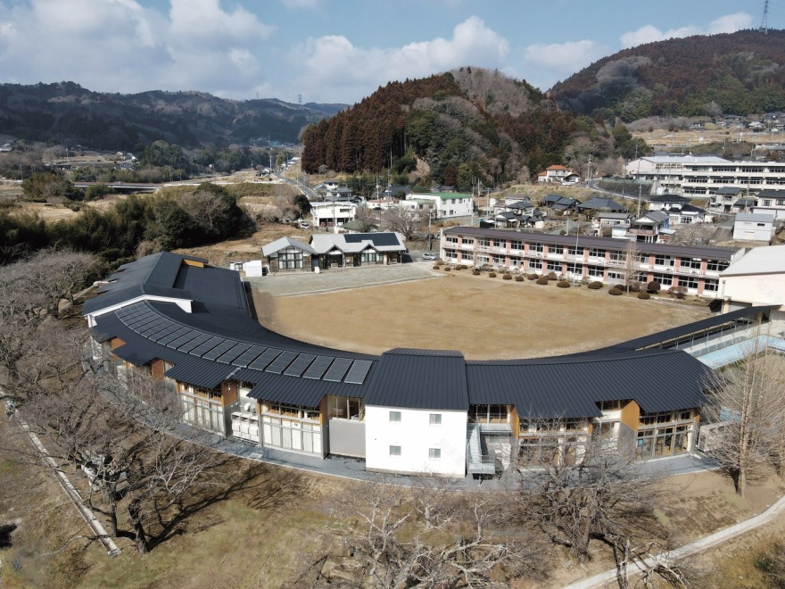 自然环抱的儿童友好型中学丨MIKAMI Architects-13