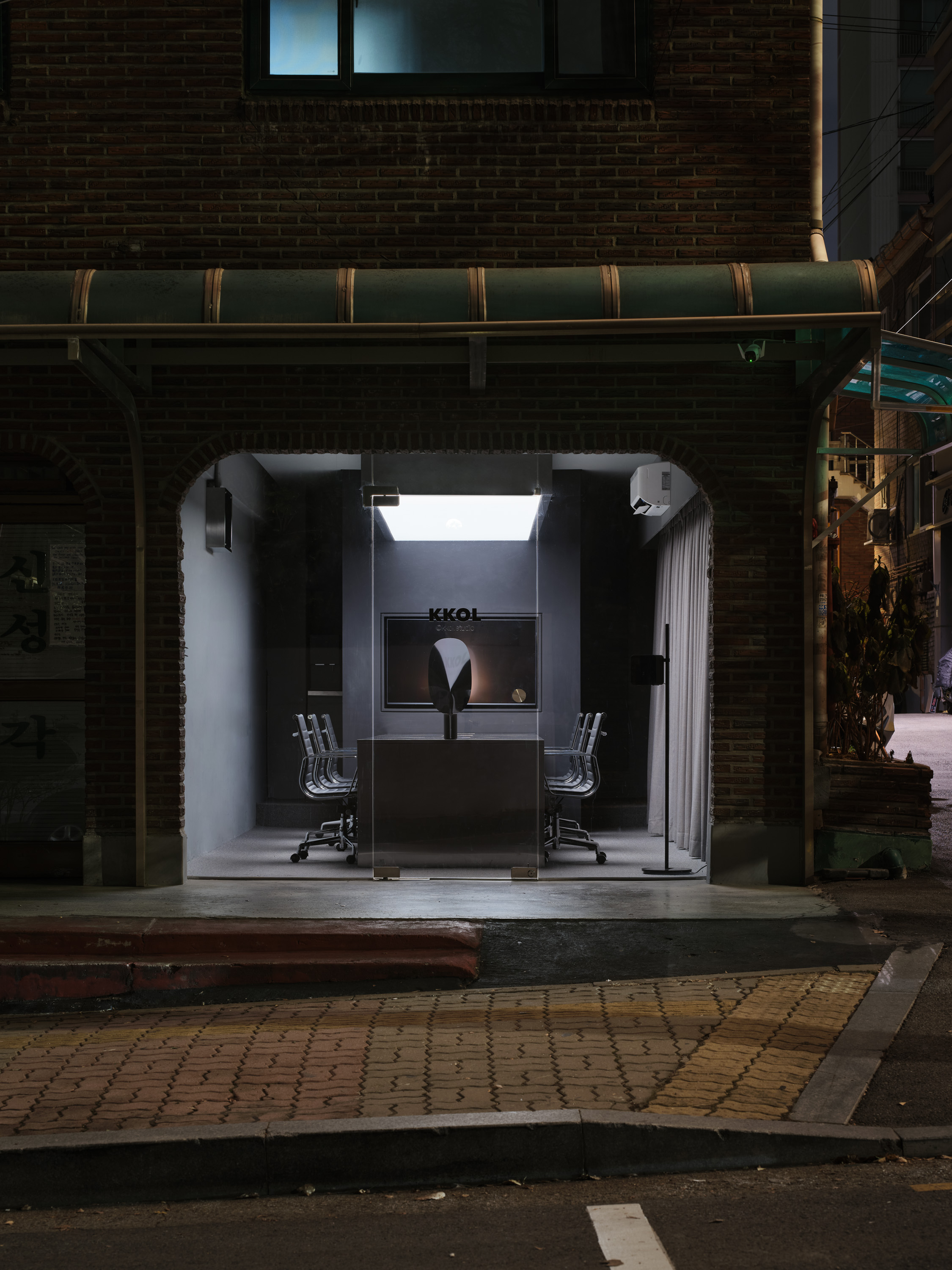 现代极简风格的办公室设计-3