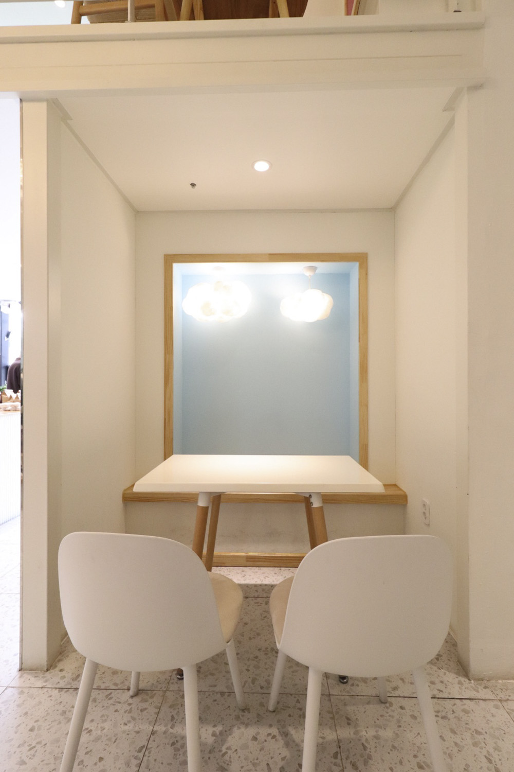 40 平釜山复式咖啡厅的间接照明设计-25