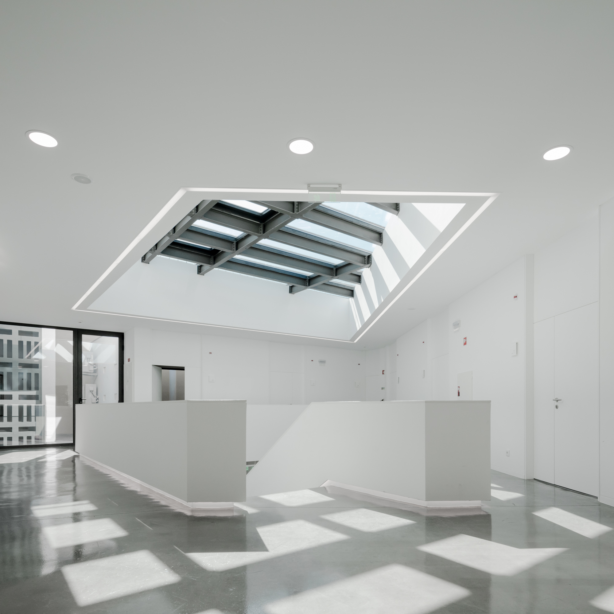 田园牧歌,莫什卡维迪的宗教中心,葡萄牙 / Plano Humano Arquitectos-97