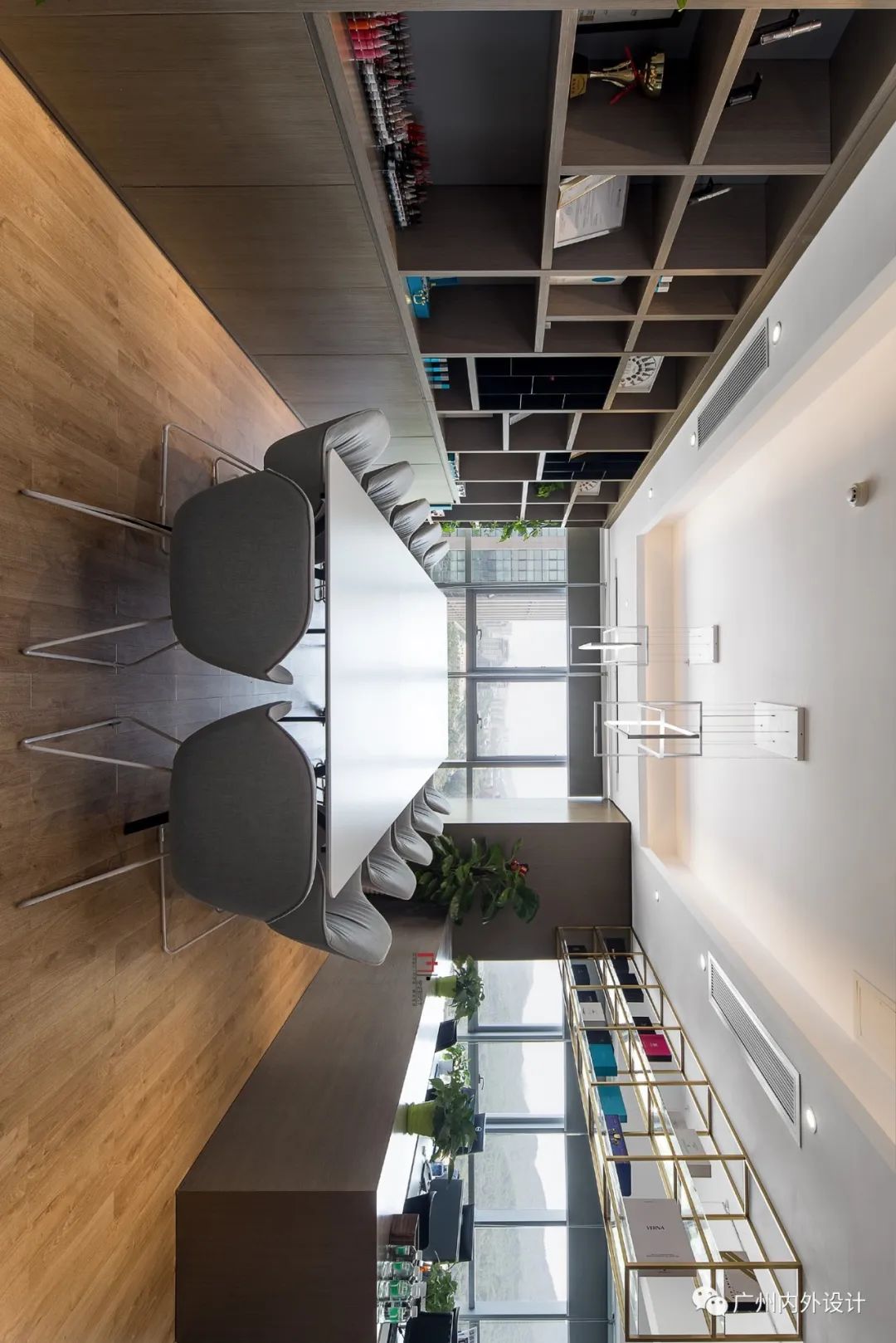 霸道女总裁的现代简约办公室-14