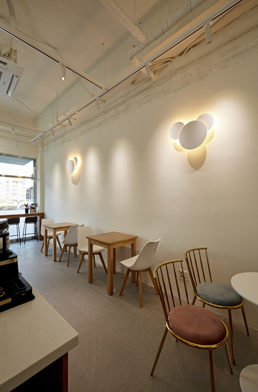 简单时尚的 10 平米咖啡厅设计-12