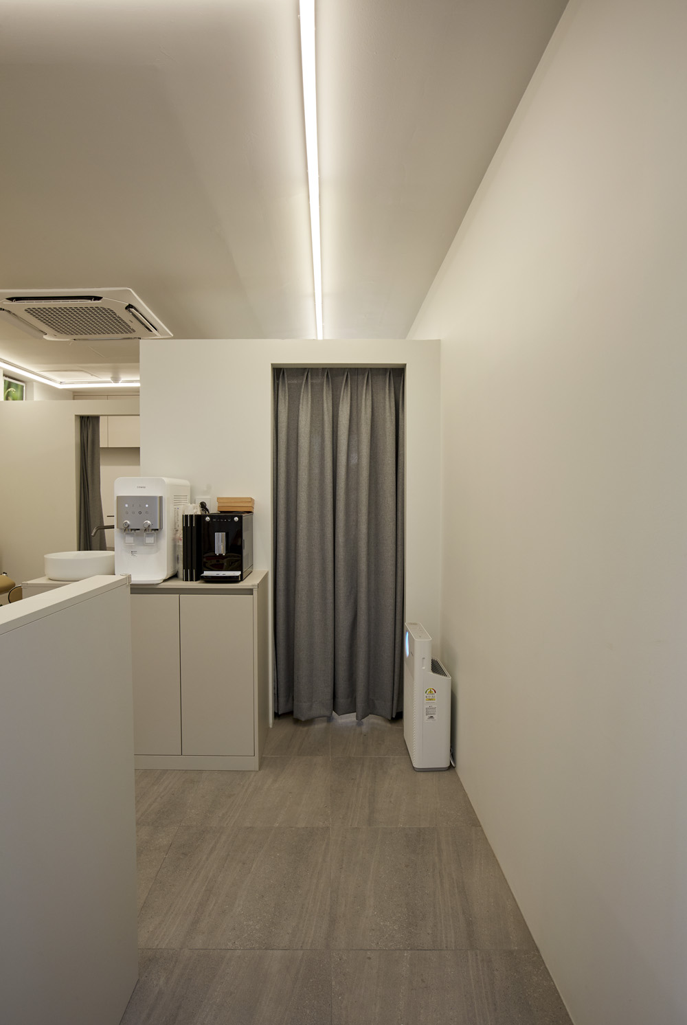 宁静现代的 9 坪小店室内设计-13