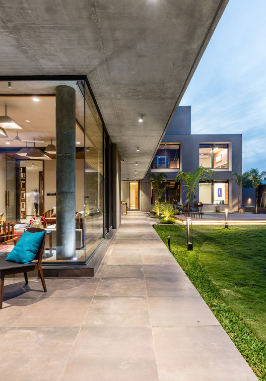 印度现代别墅的绿意空间与自然共生-22