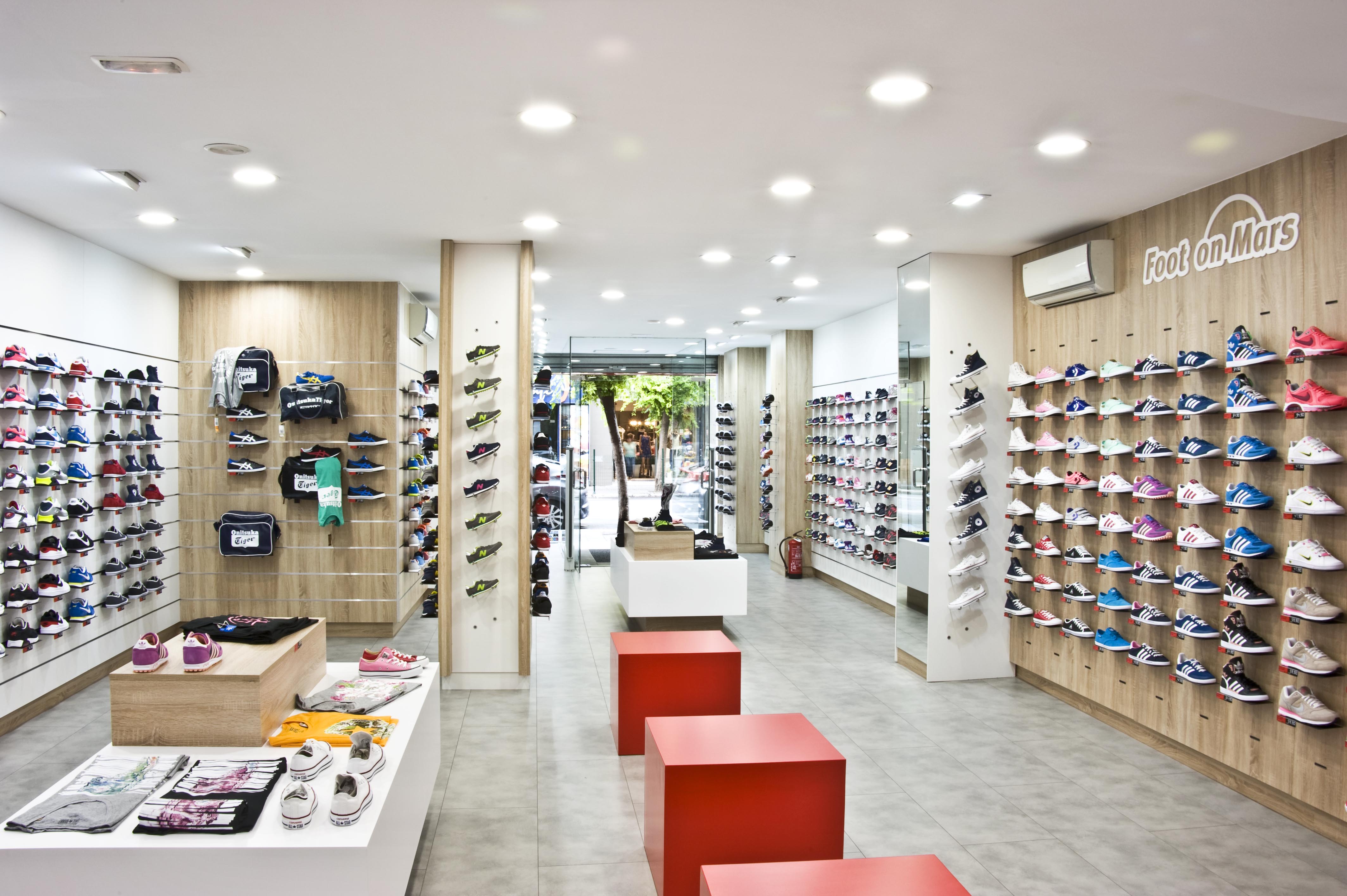 《火星之足》西班牙店 时尚运动鞋展示空间-8