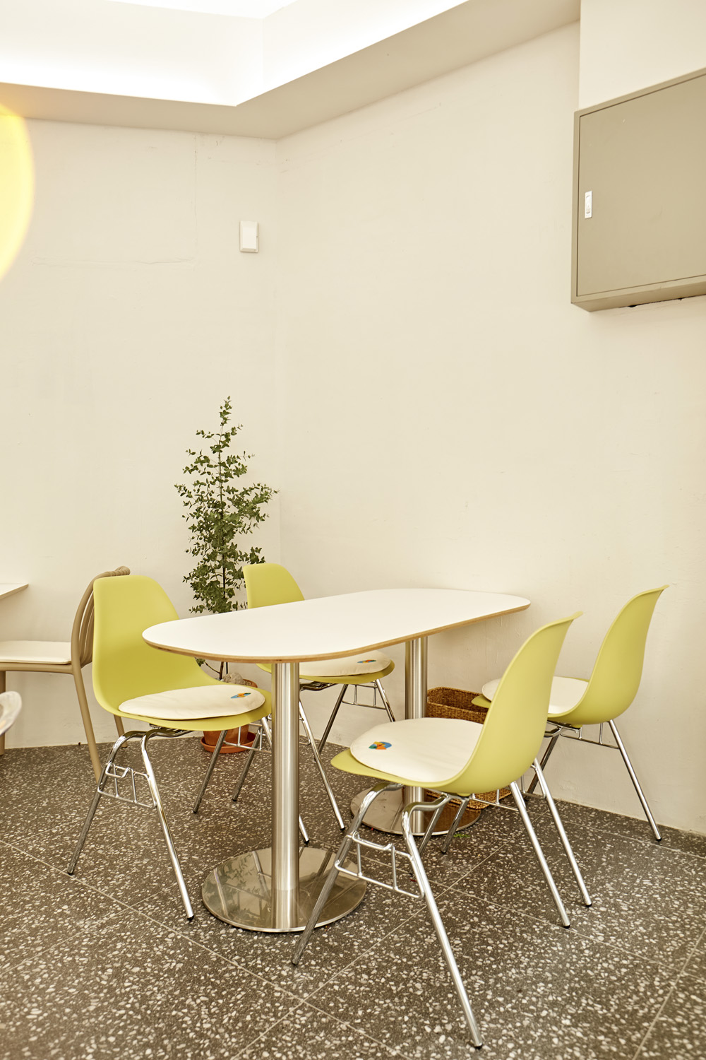 温暖的 20 度餐厅室内设计-12